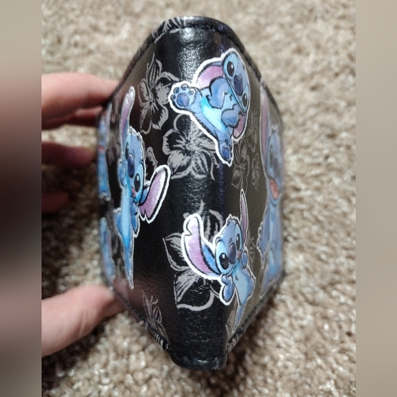 Buckle-Down Lilo And Stitch Bi-fold Wallet - Picture 4 of 9